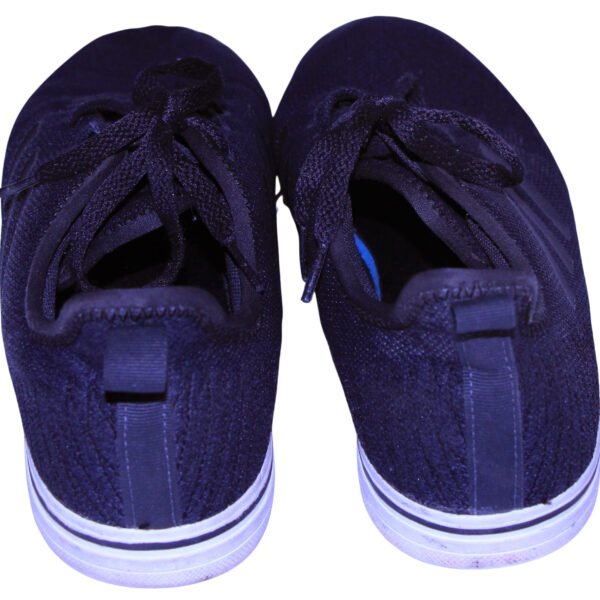 Nike shoes - image 4
