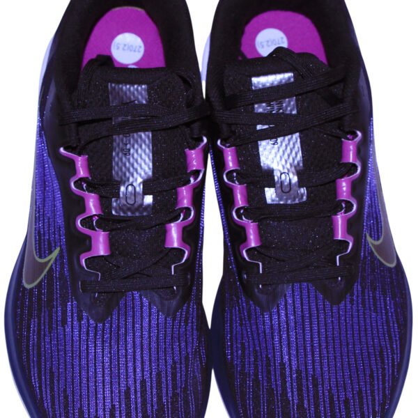 Nike shoes - image 2