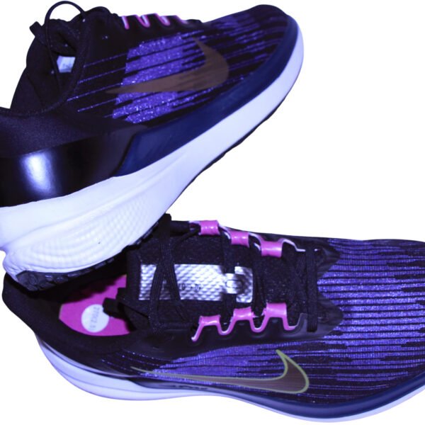 Nike shoes - image 4